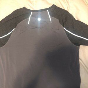 Lululemon Mens Large - Short Sleeve T shirt gray